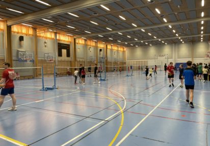 Trivelig og aktiv sommeravslutning i hallen i går